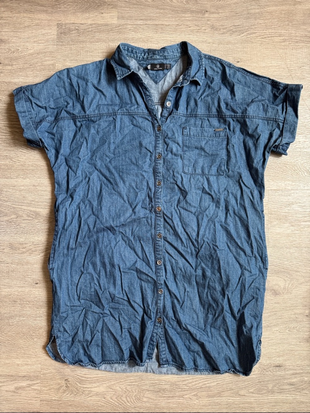 Volcom women’s dark wash denim chambray shift dress